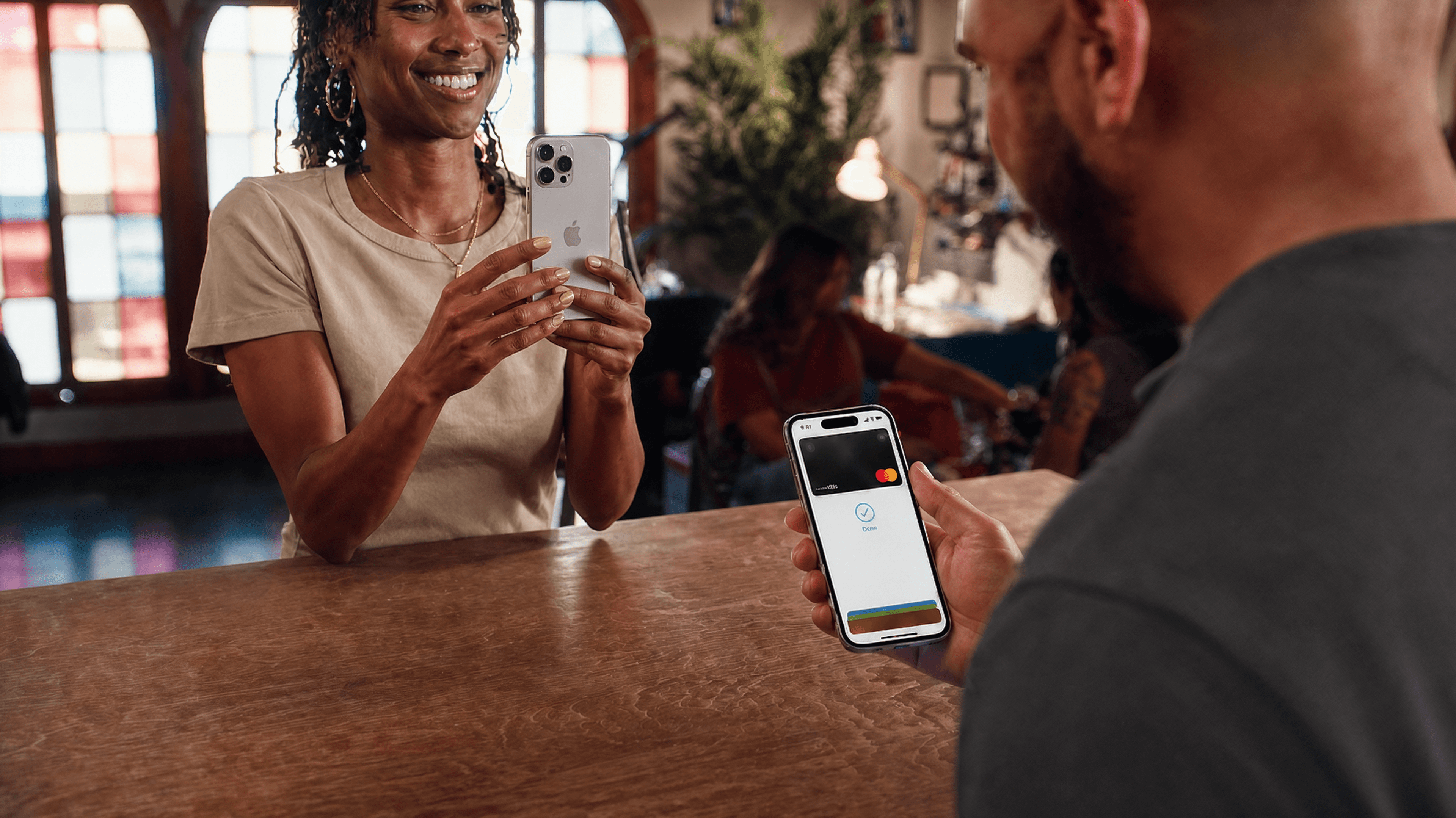 Client utilisant une carte de fidélité numérique